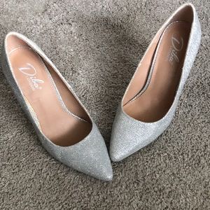 Glitter point for high heeled pumps